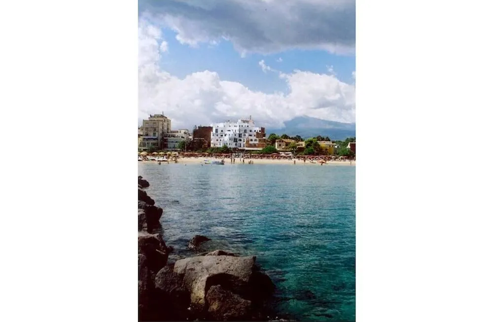 Villa Athena Giardini-Naxos 3*,  Italië