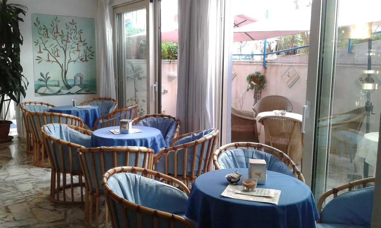 Villa Athena Giardini-Naxos 3*,  Italië