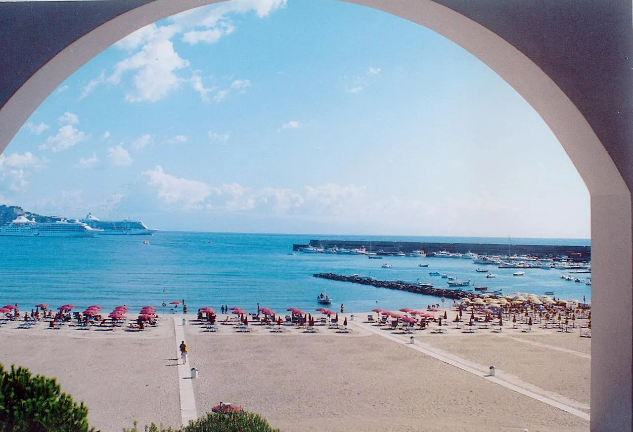 Hotel Villa Athena Giardini-Naxos